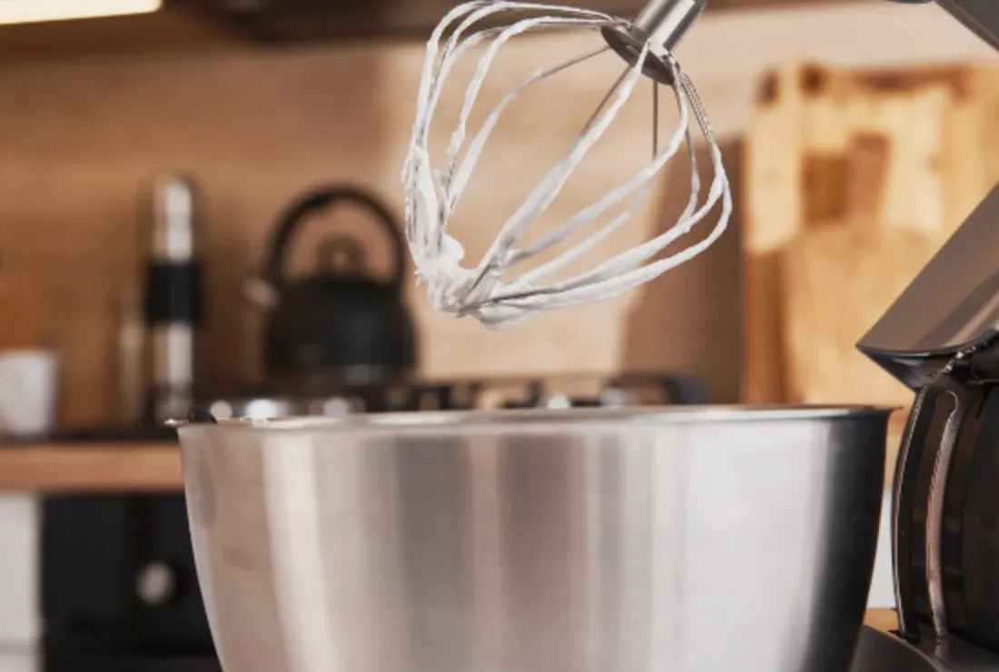 Baka med bakmaskin till mellanmål