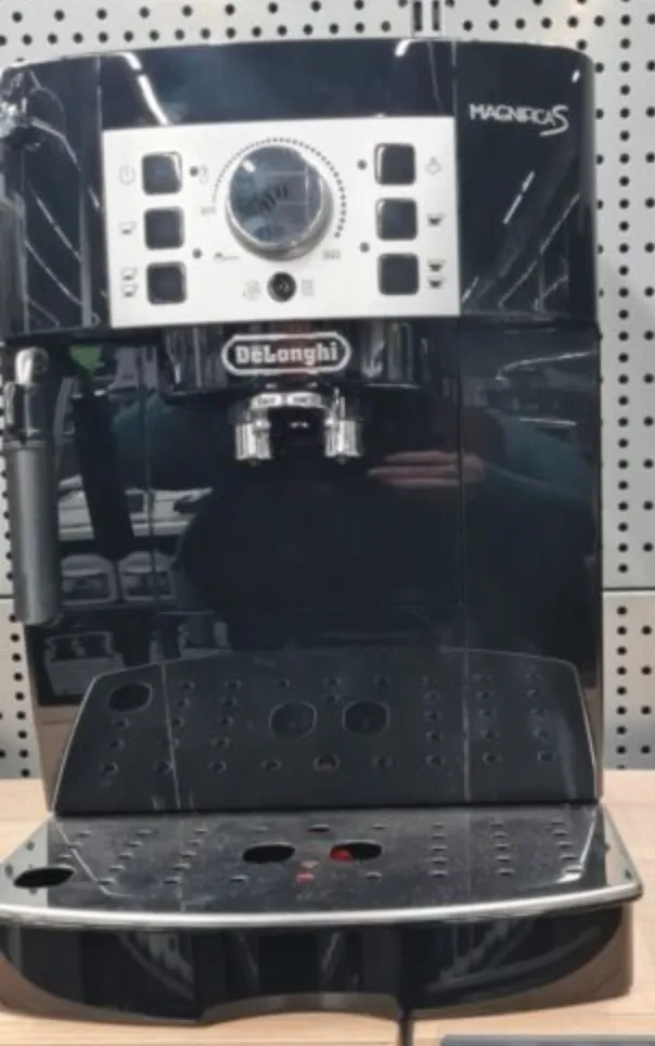 Kaffemaskinen delonghi magnifica