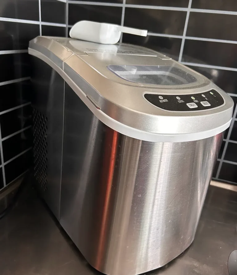 Elektrisk ismaskin på diskbänken